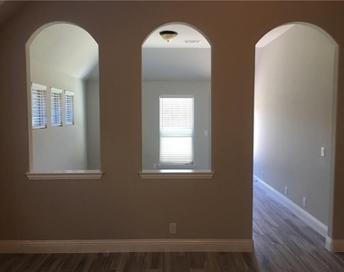 2103 Glorioso Lane - Photo Thumbnail 6