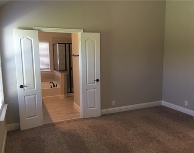 2103 Glorioso Lane - Photo Thumbnail 8