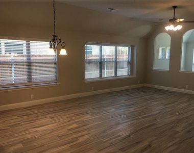 2103 Glorioso Lane - Photo Thumbnail 4