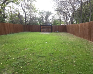 3123 Arizona Avenue - Photo Thumbnail 16