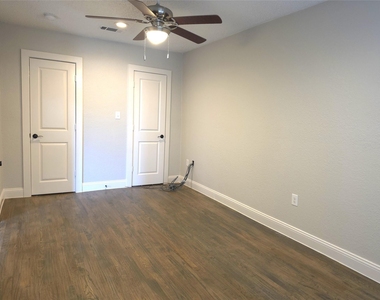 3123 Arizona Avenue - Photo Thumbnail 7