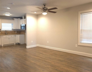 3123 Arizona Avenue - Photo Thumbnail 4