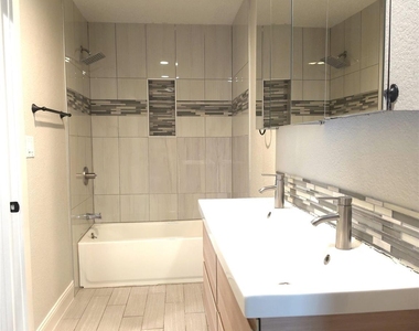 3123 Arizona Avenue - Photo Thumbnail 10