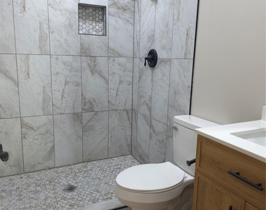 3123 Arizona Avenue - Photo Thumbnail 14