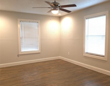 3123 Arizona Avenue - Photo Thumbnail 8
