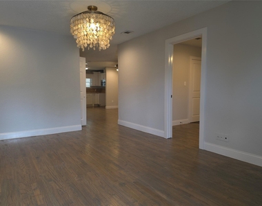 3123 Arizona Avenue - Photo Thumbnail 3