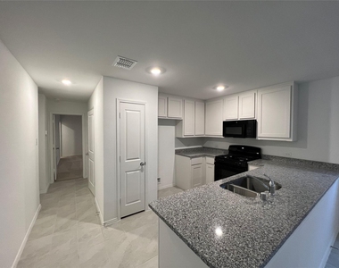 2836 Slatewood Drive - Photo Thumbnail 7