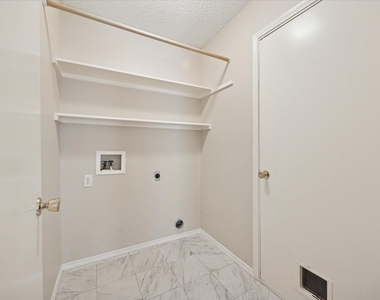 10209 Westward Drive - Photo Thumbnail 13