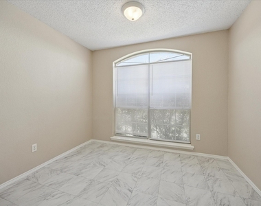 10209 Westward Drive - Photo Thumbnail 6