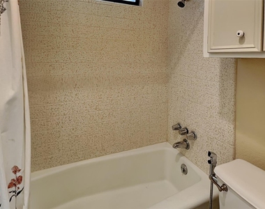 1605 Brighton Drive - Photo Thumbnail 10