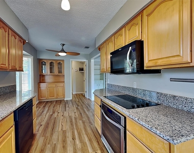 1605 Brighton Drive - Photo Thumbnail 4