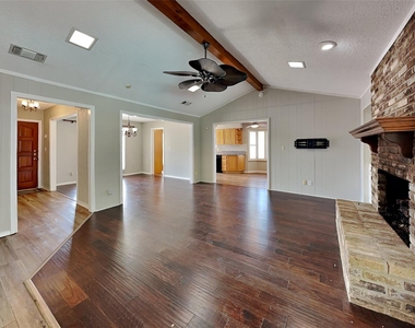 1605 Brighton Drive - Photo Thumbnail 3