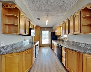 1605 Brighton Drive - Photo Thumbnail 5