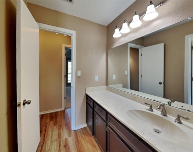 1605 Brighton Drive - Photo Thumbnail 16