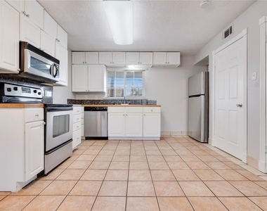 1207 W Wall Street - Photo Thumbnail 5