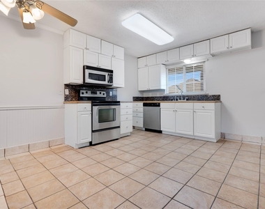 1207 W Wall Street - Photo Thumbnail 6