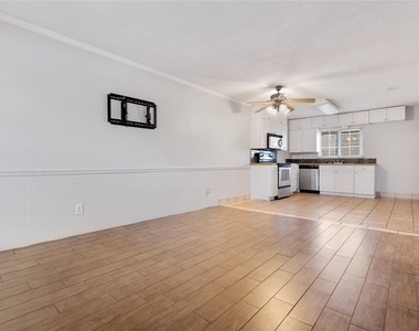 1207 W Wall Street - Photo Thumbnail 3