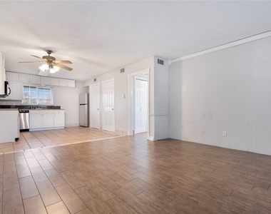 1207 W Wall Street - Photo Thumbnail 4