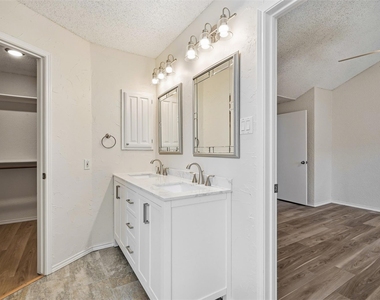 2406 Amber Hill Lane - Photo Thumbnail 20