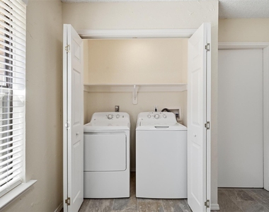 2406 Amber Hill Lane - Photo Thumbnail 15