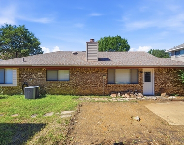 2406 Amber Hill Lane - Photo Thumbnail 28