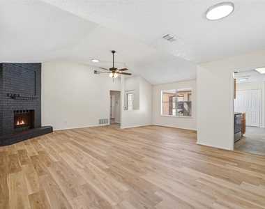 2406 Amber Hill Lane - Photo Thumbnail 6