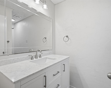 2406 Amber Hill Lane - Photo Thumbnail 25