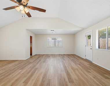 2406 Amber Hill Lane - Photo Thumbnail 7