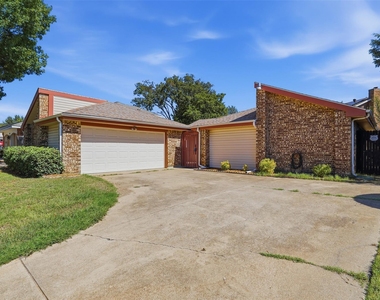 2406 Amber Hill Lane - Photo Thumbnail 2