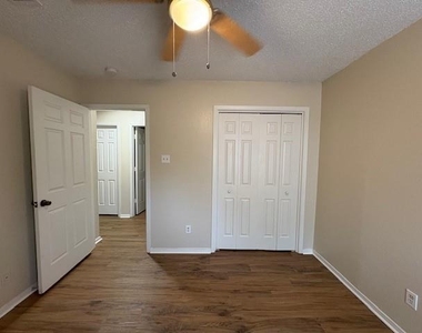 715 Oakwood Lane - Photo Thumbnail 19