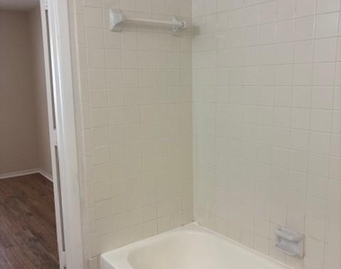 715 Oakwood Lane - Photo Thumbnail 16