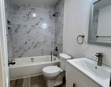 909 Hallum Street - Photo Thumbnail 5