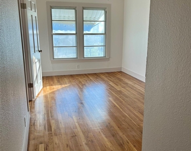 909 Hallum Street - Photo Thumbnail 3