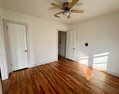909 Hallum Street - Photo Thumbnail 6