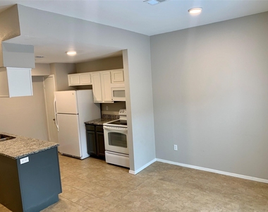 214 Samuel Boulevard - Photo Thumbnail 9
