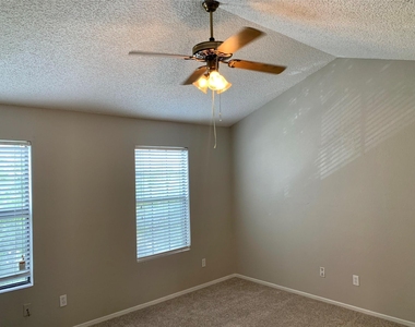 214 Samuel Boulevard - Photo Thumbnail 11