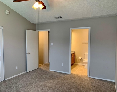 214 Samuel Boulevard - Photo Thumbnail 15