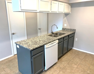 214 Samuel Boulevard - Photo Thumbnail 7