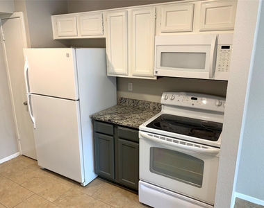 214 Samuel Boulevard - Photo Thumbnail 8