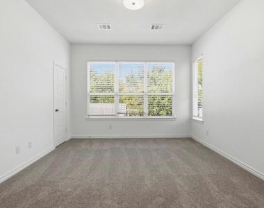 2825 Stanley Avenue - Photo Thumbnail 18