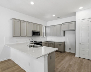 2825 Stanley Avenue - Photo Thumbnail 13