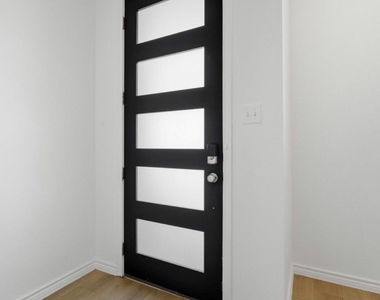 2825 Stanley Avenue - Photo Thumbnail 4