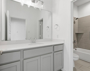 2825 Stanley Avenue - Photo Thumbnail 24