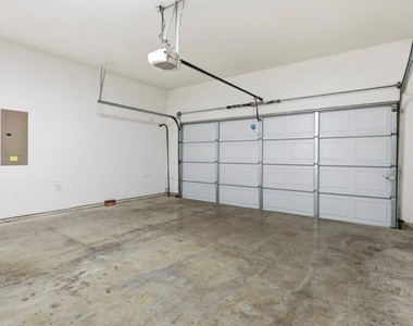 2825 Stanley Avenue - Photo Thumbnail 27