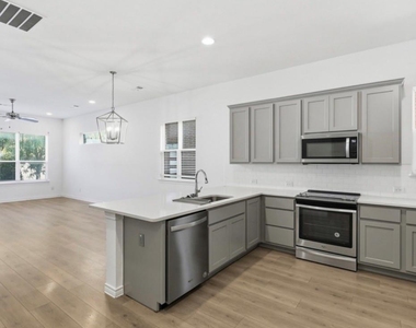 2825 Stanley Avenue - Photo Thumbnail 12