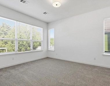 2825 Stanley Avenue - Photo Thumbnail 16