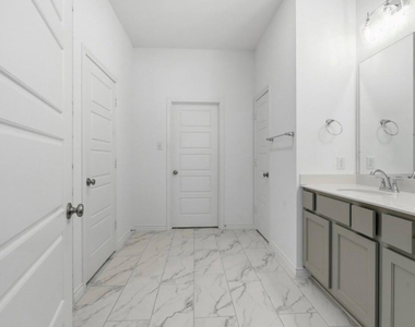 2825 Stanley Avenue - Photo Thumbnail 19