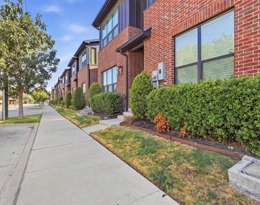 2825 Stanley Avenue - Photo Thumbnail 2