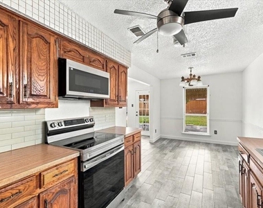725 Southridge Court - Photo Thumbnail 7