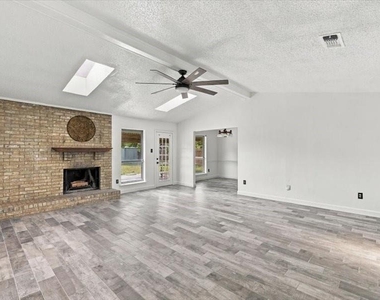 725 Southridge Court - Photo Thumbnail 2